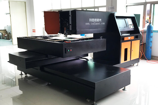 M&aacute;quina de corte por l&aacute;ser de tablero troquelado