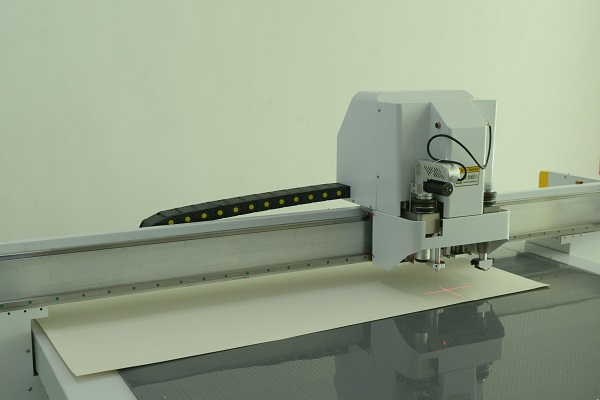 Cortadora CNC de cajas de cart&oacute;n, cortadora digital