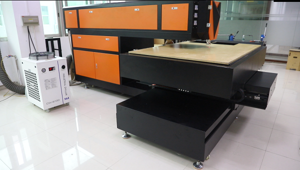 M&aacute;quina de corte por l&aacute;ser con plantilla de 20 mm