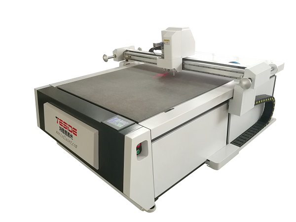 M&aacute;quina de juntas de cuero para corte con cuchilla oscilante CNC 1625